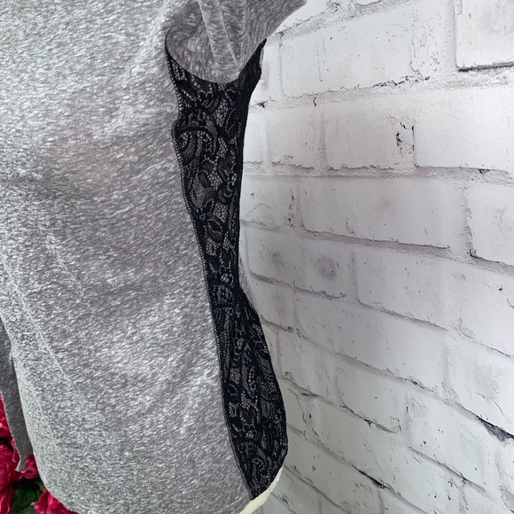 5/$35 💥 Women’s Gap Long Sleeve T-Shirt - Picture 4 of 7